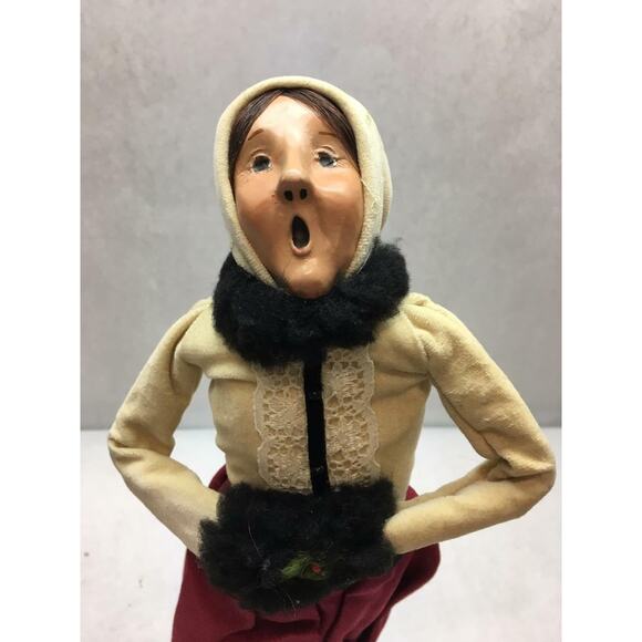 VINTAGE Byers CHOICE Carolers 1988 Green Base WOMAN White JACKET Black FUR Trim - Picture 2 of 4